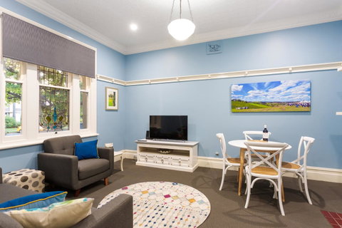 Blue Door Apartments - Tourism Search 2