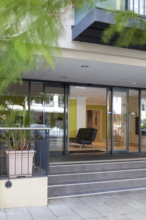 Mont Clare Boutique Apartments - Tourism Search 8