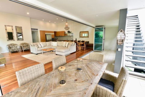 East On Byron - Tourism Search 14