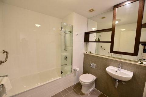 East On Byron - Tourism Search 6