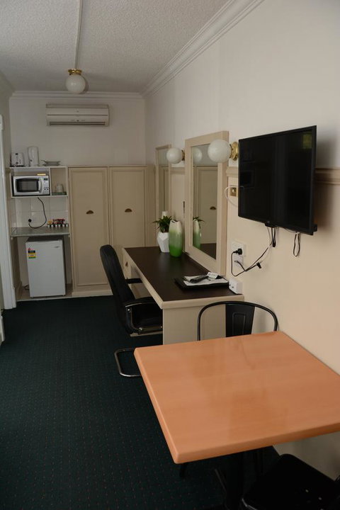 Ben Chifley Motor Inn - Tourism Search 17