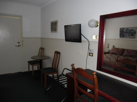 Ben Chifley Motor Inn - Tourism Search 41