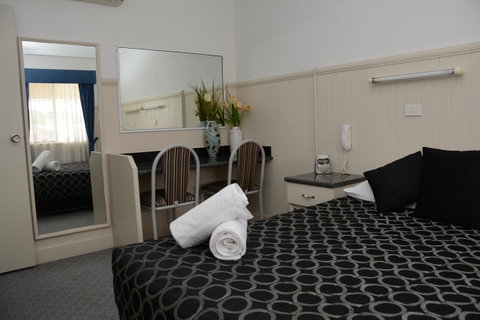 Ben Chifley Motor Inn - Tourism Search 18