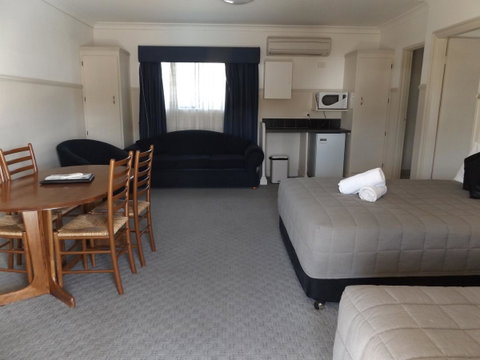 Ben Chifley Motor Inn - Tourism Search 24