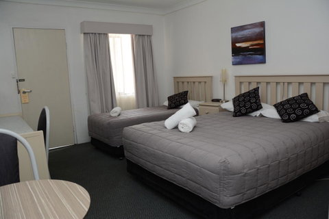 Ben Chifley Motor Inn - Tourism Search 14