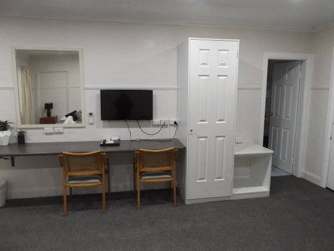 Ben Chifley Motor Inn - Tourism Search 6