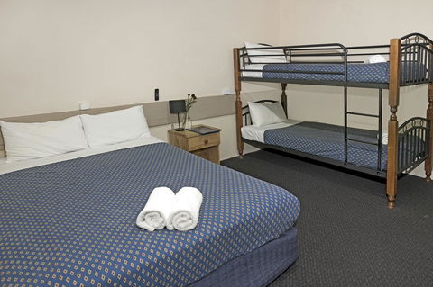 Banjo Paterson Inn - Tourism Search 11