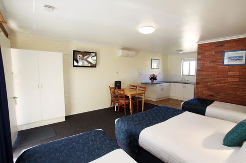 Pelican Motor Inn - Tourism Search 38