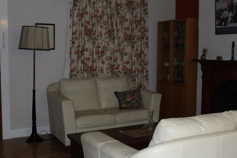 Boot Makers Cottage - Tourism Search 10