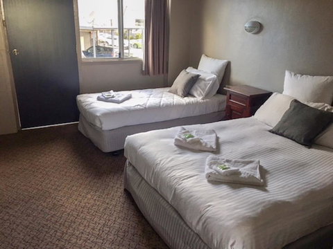 Commercial Hotel Motel Lithgow - Tourism Search 12
