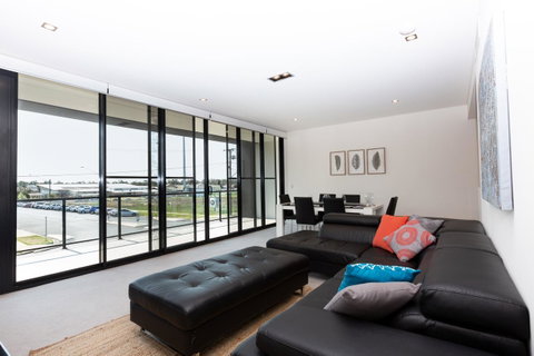 Brand New Executive Apartment - Tourism Search 2