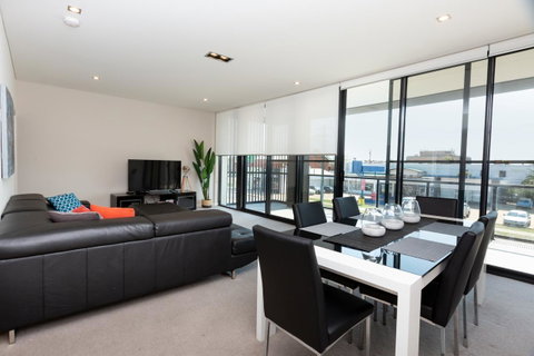 Brand New Executive Apartment - Tourism Search 3