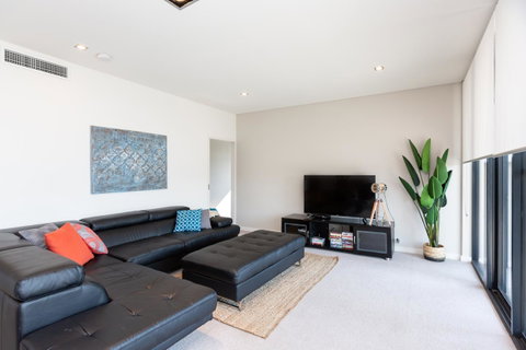 Brand New Executive Apartment - Tourism Search 22