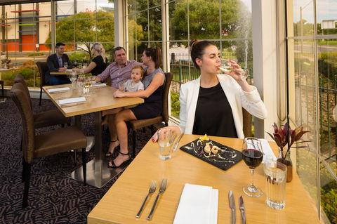 Best Western Plus Hovell Tree Inn - Tourism Search 25