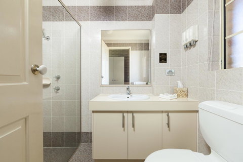 Grand Manor Motor Inn - Tourism Search 9