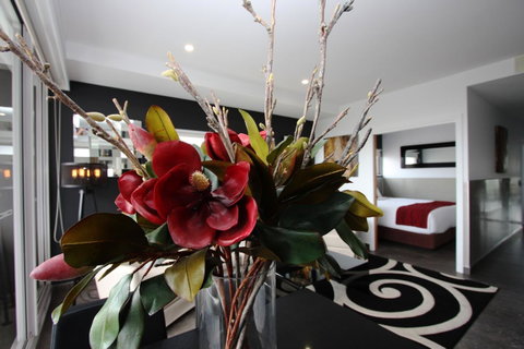 Honeysuckle Executive Apartments - Tourism Search 31