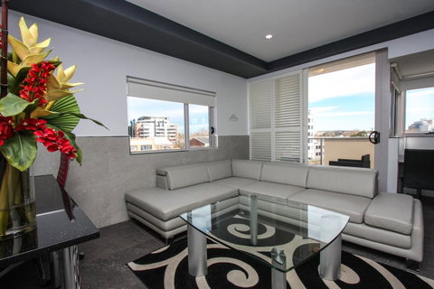 Honeysuckle Executive Apartments - Tourism Search 18