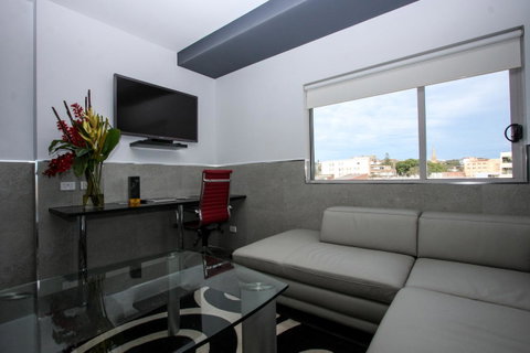 Honeysuckle Executive Apartments - Tourism Search 17