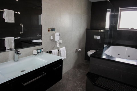 Honeysuckle Executive Apartments - Tourism Search 39