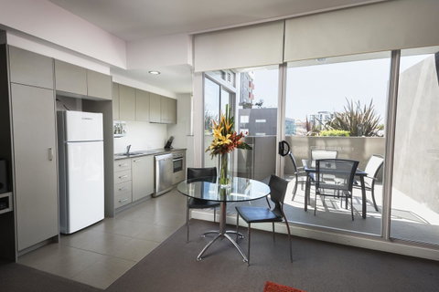 Honeysuckle Executive Apartments - Tourism Search 6