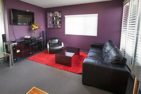 Honeysuckle Executive Apartments - Tourism Search 13
