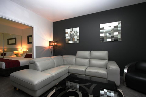 Honeysuckle Executive Apartments - Tourism Search 9