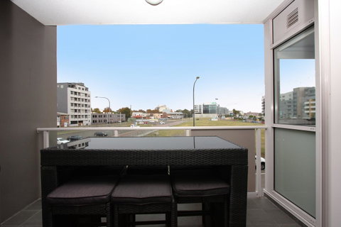 Honeysuckle Executive Apartments - Tourism Search 3