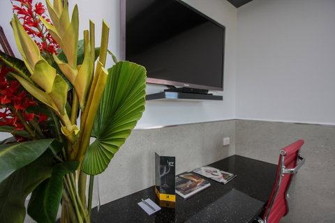 Honeysuckle Executive Apartments - Tourism Search 20