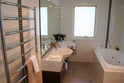 Encore Apartments - Tourism Search 11