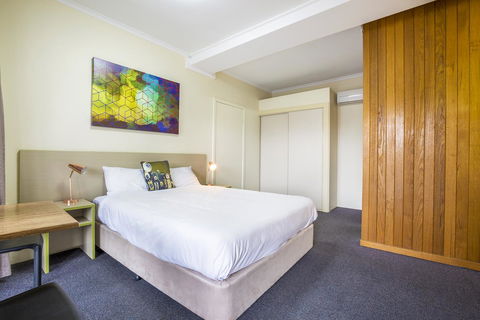 Boomerang Hotel - Tourism Search 0