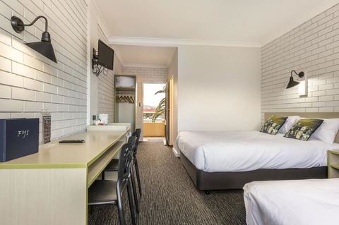 Boomerang Hotel - Tourism Search 29