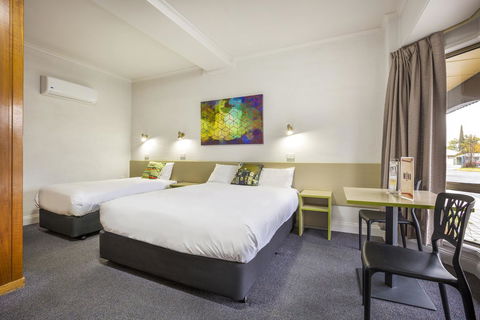 Boomerang Hotel - Tourism Search 11