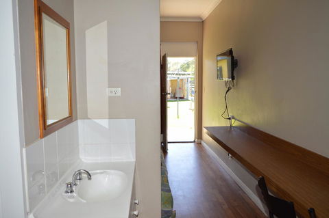 Brolga Hotel Motel - Coleambally - Tourism Search 3