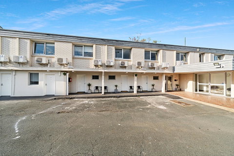 Carlton Suites - Tourism Search 25