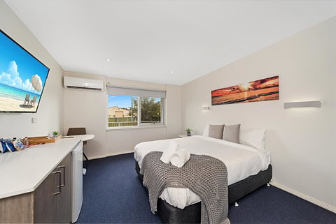 Carlton Suites - Tourism Search 23