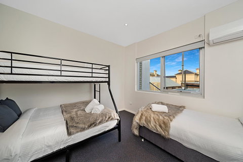 Carlton Suites - Tourism Search 22
