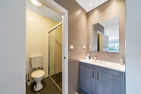 Carlton Suites - Tourism Search 3