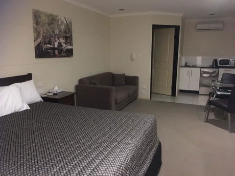 Balranald Club Motel - Tourism Search 4