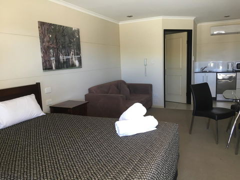 Balranald Club Motel - Tourism Search 3