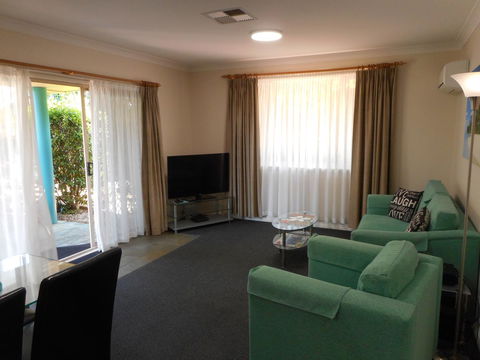 Beaches Serviced Apartments - Tourism Search 27