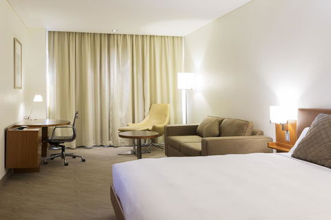 Novotel Canberra - Tourism Search 33