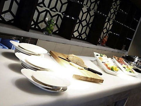 Novotel Canberra - Tourism Search 30