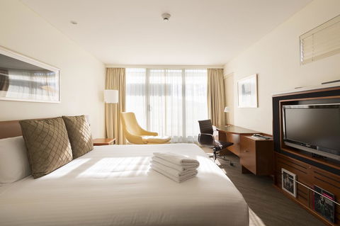Novotel Canberra - Tourism Search 10