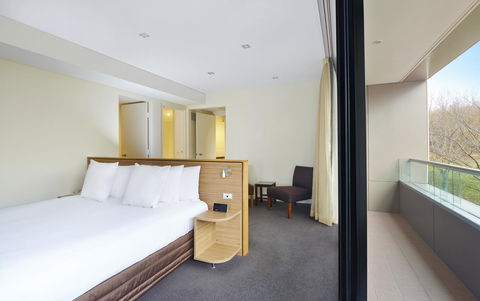 Crowne Plaza Canberra, An IHG Hotel - Tourism Search 13
