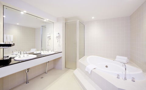 Crowne Plaza Canberra, An IHG Hotel - Tourism Search 20