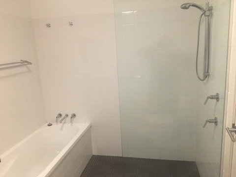 Lennox Holiday Apartments - Tourism Search 29