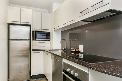 Lennox Holiday Apartments - Tourism Search 36