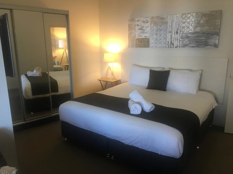 Lennox Holiday Apartments - Tourism Search 16