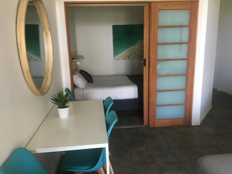 Lennox Holiday Apartments - Tourism Search 14