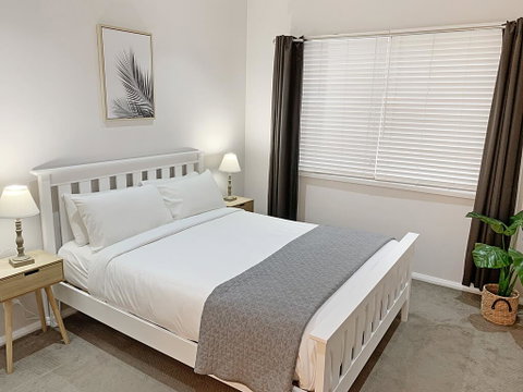 Bright 3-bedroom Apartment - Central Armidale - Tourism Search 2